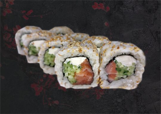 Калифорния в кунжуте с лососем