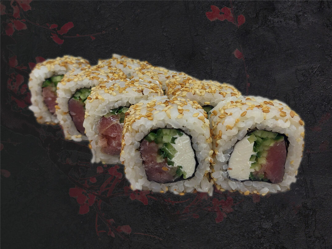 Калифорния в кунжуте с тунцом