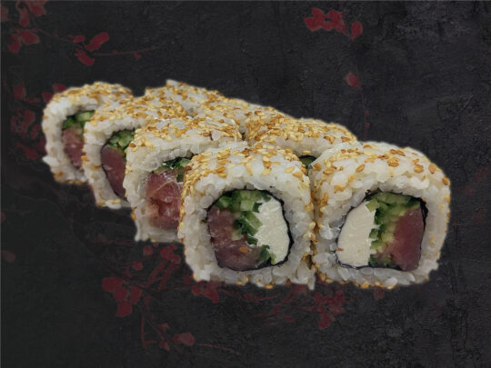 Калифорния в кунжуте с тунцом